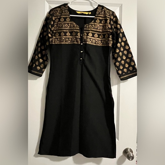 Tops - COPY - Elegant black and gold kurta for women!